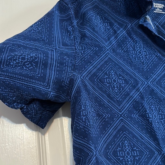 Navy Blue Button Down Shirt with Camp Collar and Subtle Pattern - Picture 4 of 7